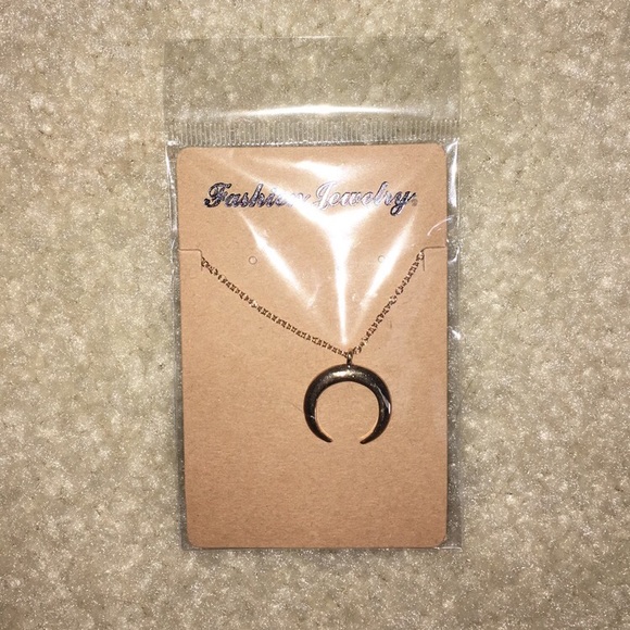 Crescent horn gold necklace - Picture 5 of 5